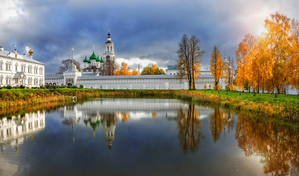 Прощальная краса осени Tolga Monastery in Yaroslavl