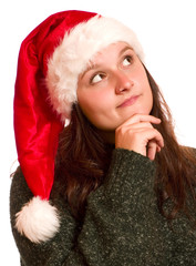 Junge Frau mit Nikolausmütze denkt nach