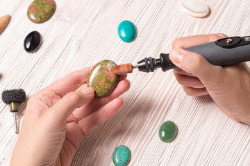 Jeweler working with jewelry tools and gemstones © mdbildes