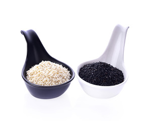 White sesame and black sesame in bowl