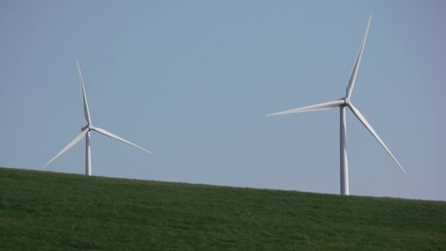草原の風車