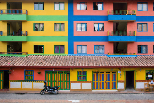 Colorful building in the beautiful town Gautap??, close to Medell?_n, Colombia