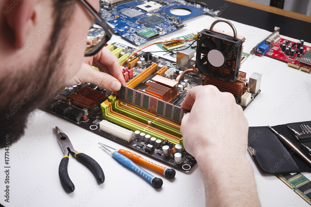 Aufkleber technician upgrade of computer close up