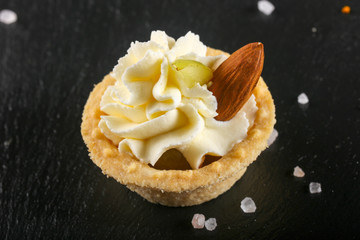 Tartlet with cheese cream