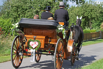 Hochzeitskutsche unterwegs