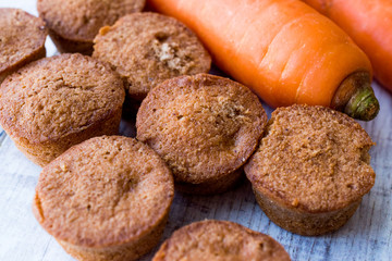 Mini Cakes with Carrot and Cinnamon.