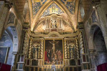 Obraz premium A church in Cordes-sur-Ciel, a beautiful medieval town in southern France