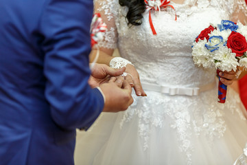 Обмен обручальными кольцами