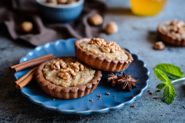 Delicious gingerbread tartlets with walnut filling