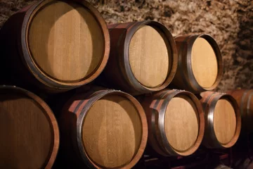 Fotobehang Oude wijnvaten in de wijnkelder © maxmaslov