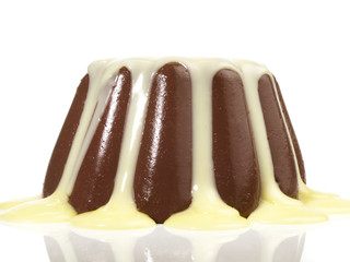 Schokoladenpudding mit Vanillesauce