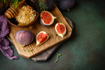 Obraz na płótnie Canvas Juicy fig fruits on a dark background