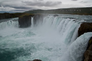 アイスランド　ゴーザフォス　滝　北部観光　ダイヤモンドサークル　神々の滝　絶景　夏　iceland island summer waterfall Godafoss  diamond circle