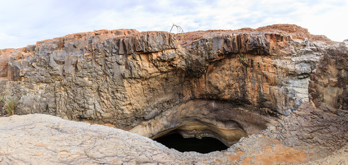 Loch im Felsen "Van Zyl´s Gat", Palmwag Konzession