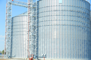 Obraz premium Territory of modern grain elevator