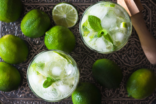 Drinks: making mojito cocktail at home