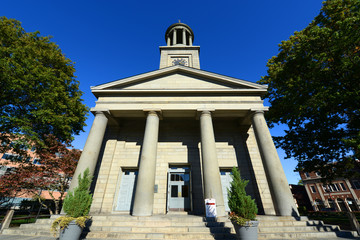 Obraz premium United First Parish Church was built in 1828 in downtown Quincy, Massachusetts, USA. Presidents John Adams and John Quincy Adams are buried in the family crypt beneath the church.