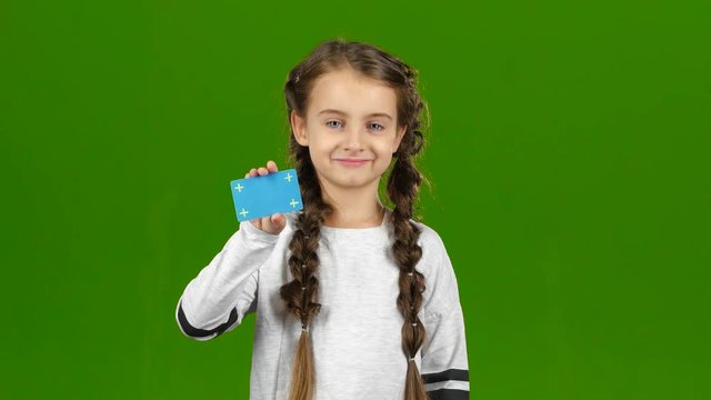 Child shows an empty card. Green screen