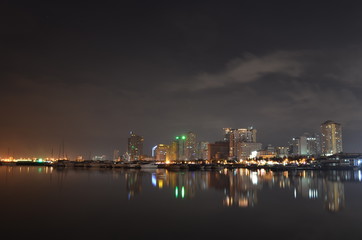 Obraz premium Manila Bay at night