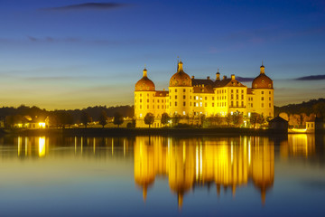 Fototapeta na wymiar Moritzburg Castle in the night illumination