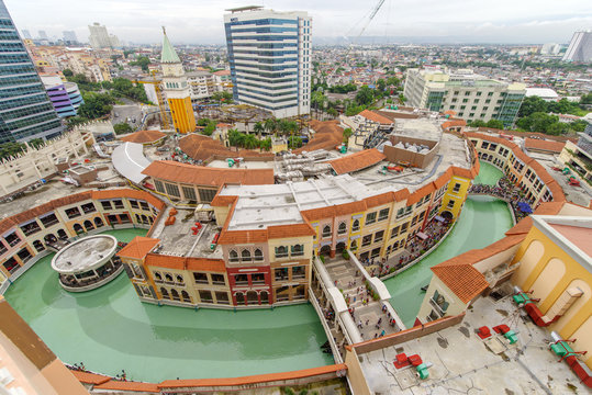 Oct 8, 2017 Panorama view of Venice Piazza Grand Canal Mall from Venice Luxury Residences, Taguig