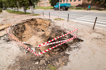 repair of underground communications, water and hot water pipes on the ruined pavement