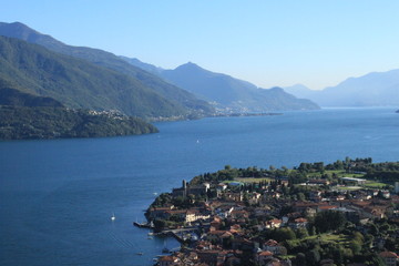 Zauberhafter Lario / Blick über Gravedona am Comer See nach Süden