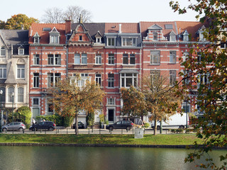 Obraz premium Brüssel: Alte Stadtvillen am Park