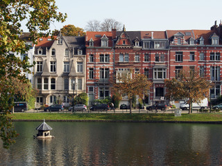 Brüssel: Alte Stadtvillen am Park