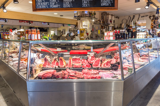 K&ouml;ttdisken hos en charkuterist i &Ouml;stermalms nya och tillf&auml;lliga saluhall