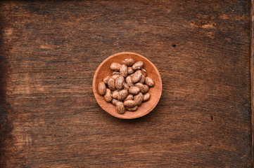 Pinto bean in wooden bowl 