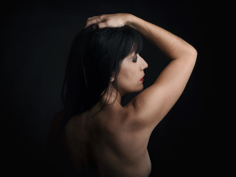 mujer sexy con la espalda desnuda foto de Stock | Adobe Stock