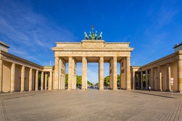 Fototapeta na wymiar The Brandenburg Gate in Berlin at sunrise, Germany