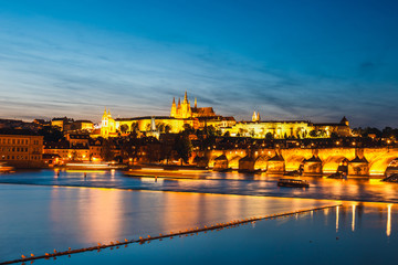 Fototapeta na wymiar view of historical center of Prague durin beautiful sunset with castle, Hradcany, Czech Republic