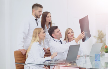 Obraz premium Group of medical staff smiling at the hospital
