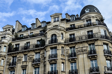 Obraz premium Rues de Paris le long de la seine