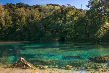 Angolo di paradiso in umbria: acqua turchese del fiume Nera