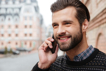 Close up portrait of a smiling attractive man