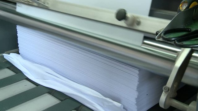 Manufactures industrial textiles - Automatic weavers