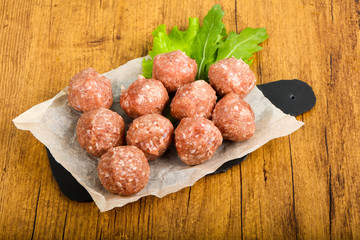 Raw meat balls