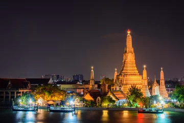 Tischdecke Arun-Tempel (Wat Arun), berühmte Touristenattraktion in der Nacht, Bangkok Thailand. © thatreec