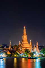 Fototapeta premium Arun temple (Wat Arun), famous tourist attraction in night time,Bangkok Thailand.