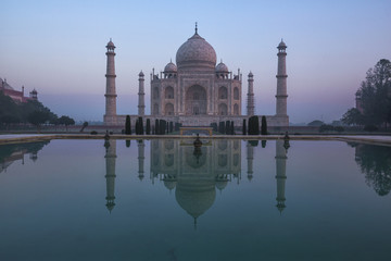 Fototapeta na wymiar Taj Mahal at Dawn