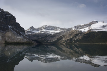 Panele Szklane Podświetlane  gry lustrzane w jeziorach kanady
