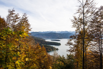 Fototapeta na wymiar Walchensee im Herbst