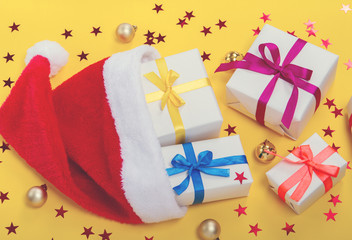 Fototapeta premium santa hat and gifts