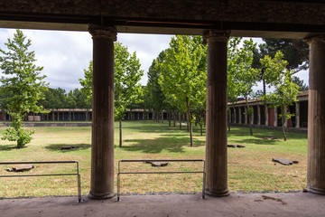 Gymnasium colonnades in the archaeological site of Pompeii, a city destroyed by the eruption of Mount Vesuvius  2000 years ago, Pompeii, Italy