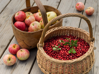 Lingonberry and apples in baskets