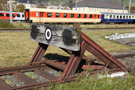 Gleis, Abstellgleis, Prellbock, Schienen, 1435 mm, Normalspur, Schwelle, Schwellen, Holz, Holzschwellen, Lienz, Bahnhof, Schiene, alt, verwittert, Museum, Wagen, Waggon