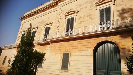 Italie PouillesPuglia Apulia  Maglie Salento bâtiment raisin vin 